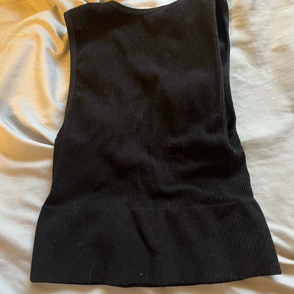 Black tank top - Picture 2 of 3